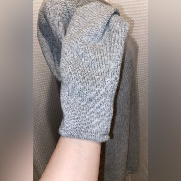 Women’s Michael KORS light gray knit sweater size medium - Picture 6 of 15